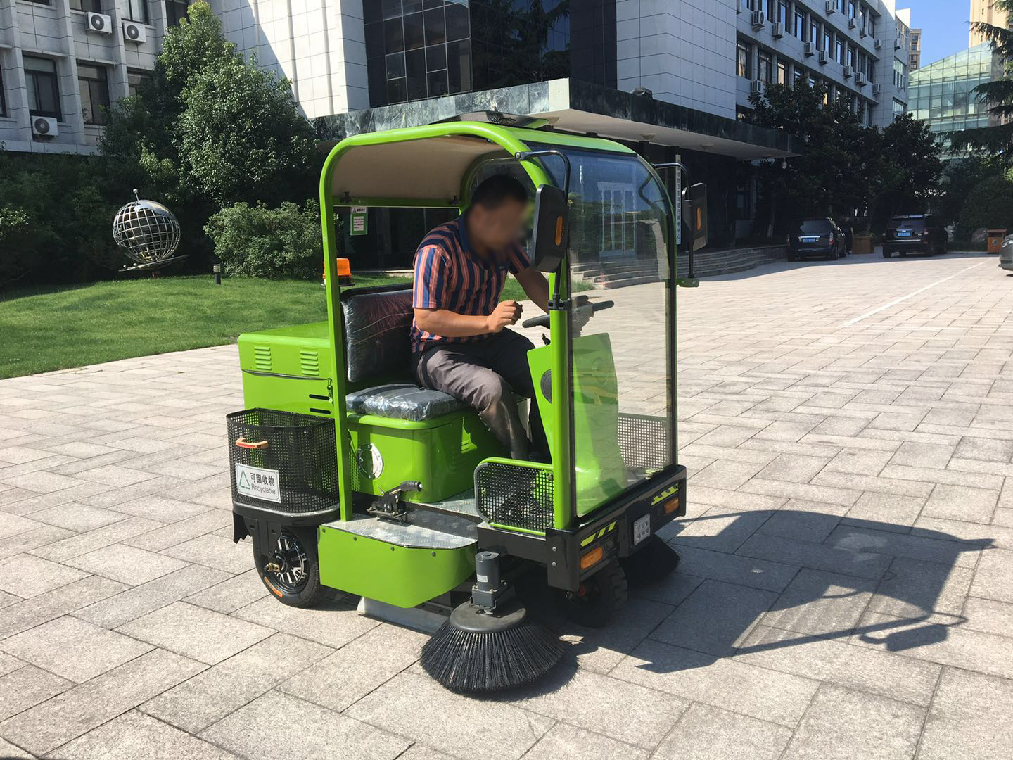 駕駛式掃地機(jī)需要被清洗么？